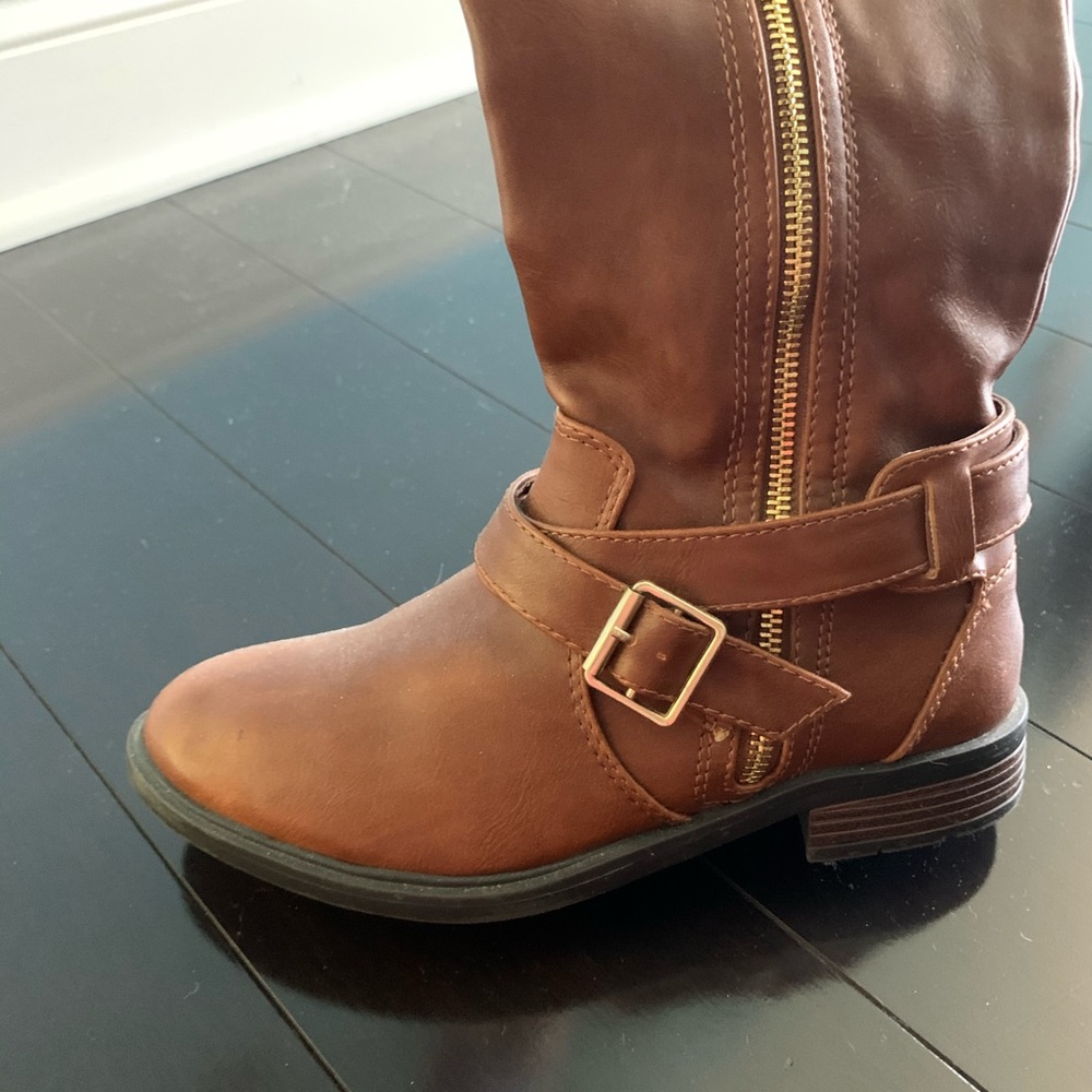 Brown boots